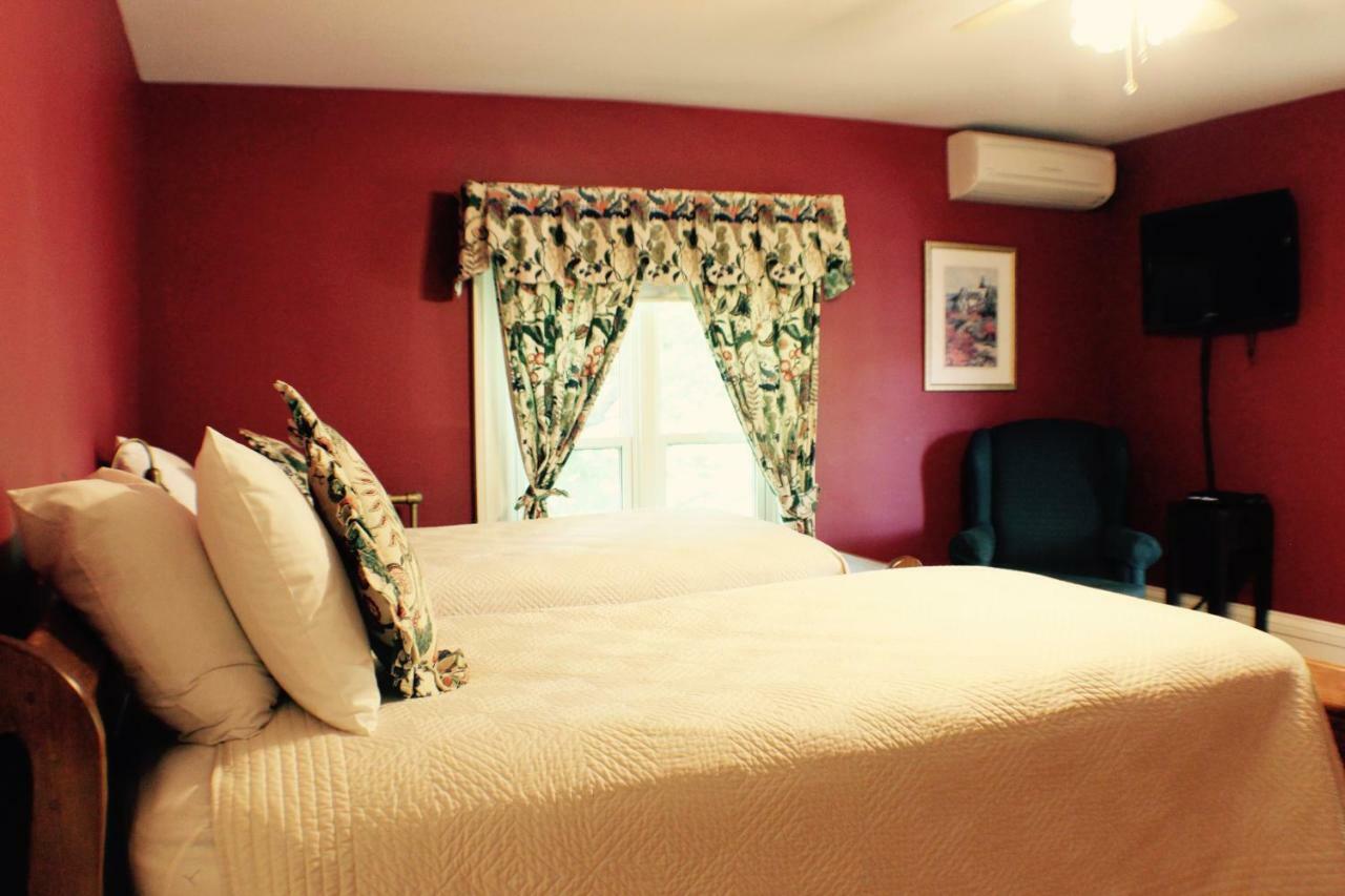 Evangeline Inn & Motel Grand-Pre Экстерьер фото
