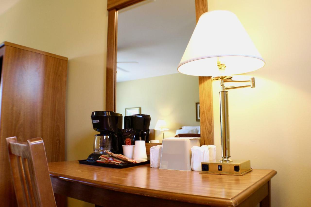 Evangeline Inn & Motel Grand-Pre Экстерьер фото