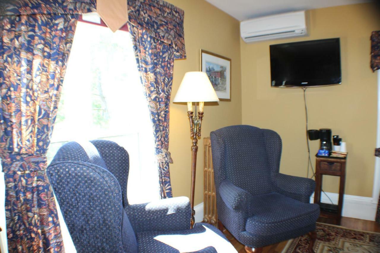 Evangeline Inn & Motel Grand-Pre Экстерьер фото