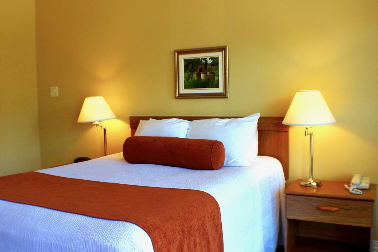 Evangeline Inn & Motel Grand-Pre Экстерьер фото