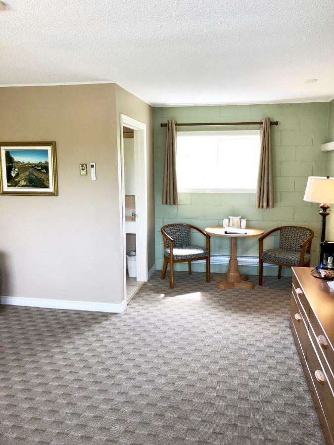 Evangeline Inn & Motel Grand-Pre Экстерьер фото