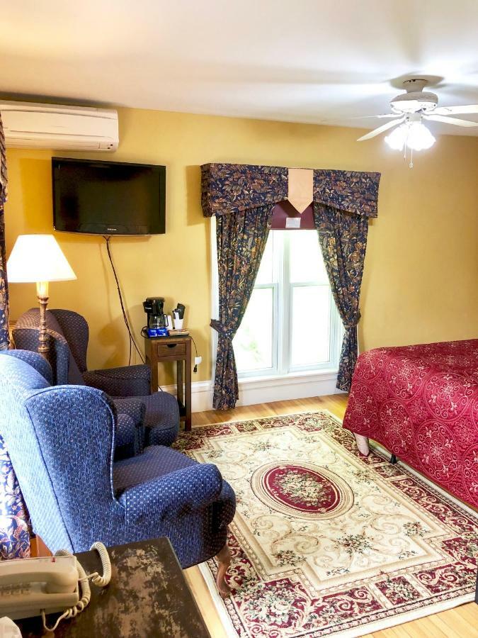 Evangeline Inn & Motel Grand-Pre Экстерьер фото